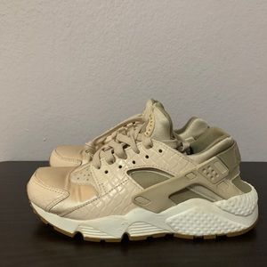 Nike Air Huarache PRM Oatmeal Womens Size 7